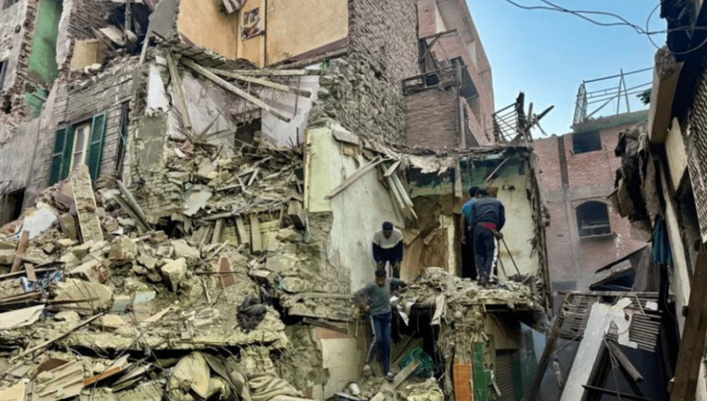 Ocho personas pierden la vida en el derrumbe de un edificio en Guiza,&nbsp;Egipto