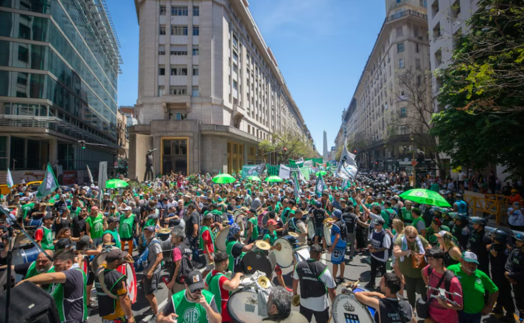 Reforma laboral: estatales deberán optar entre el paro y el descuento salarial